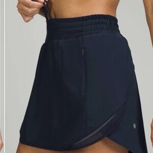 Lululemon Hotty Hot High-Rise Skirt
Navy Size 4